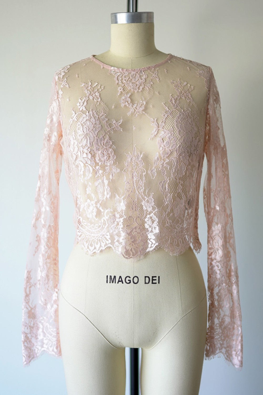 Blusa corta de encaje