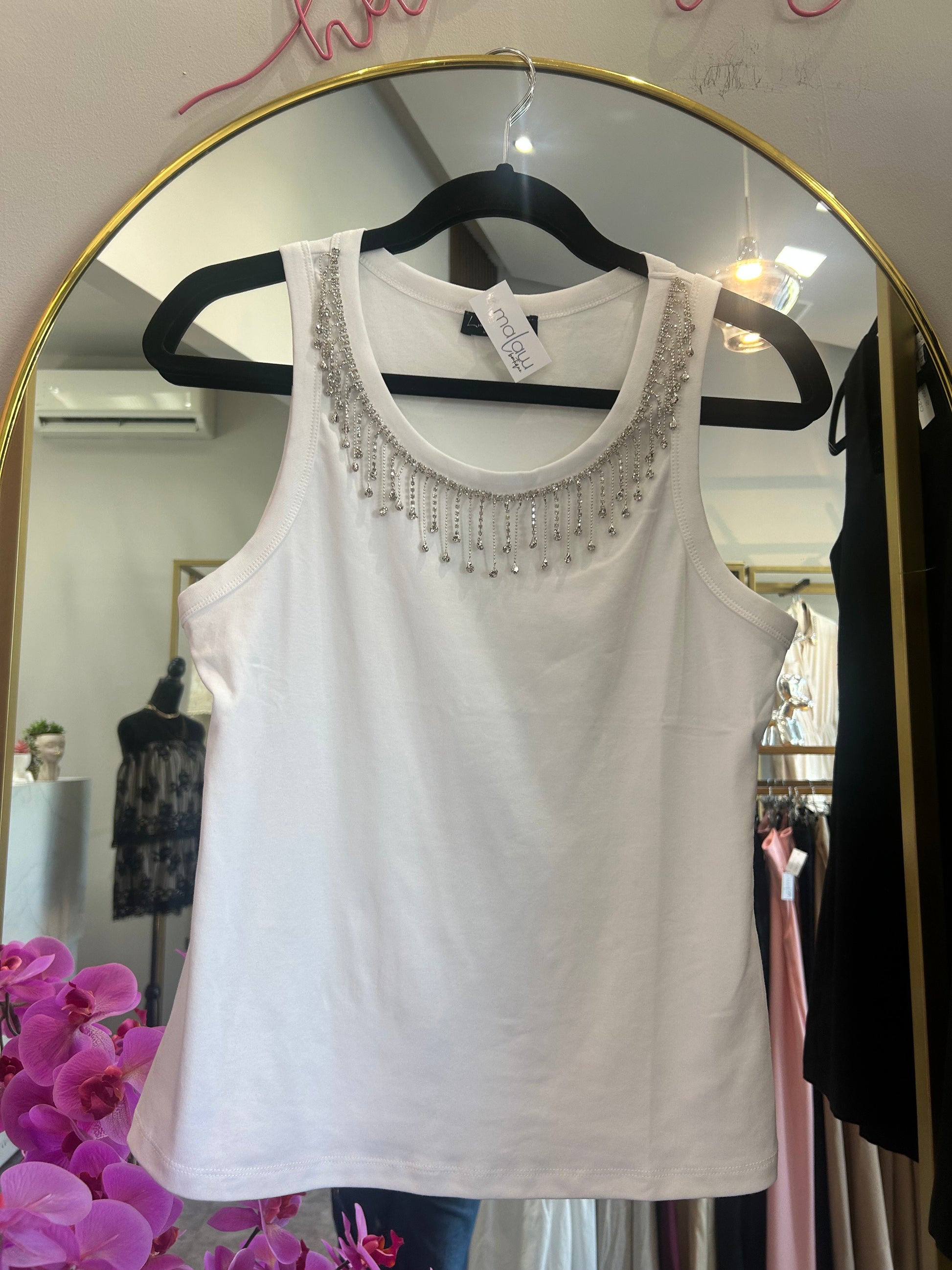 Blusa con piedras en cuello