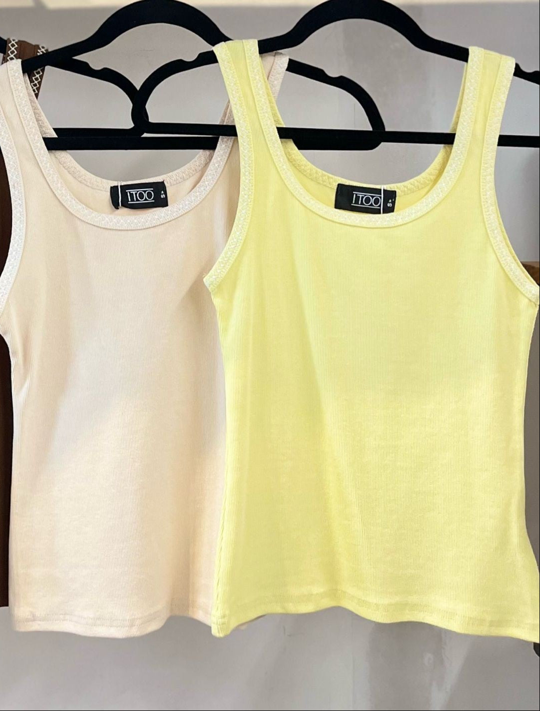 Blusa básica con puntadas