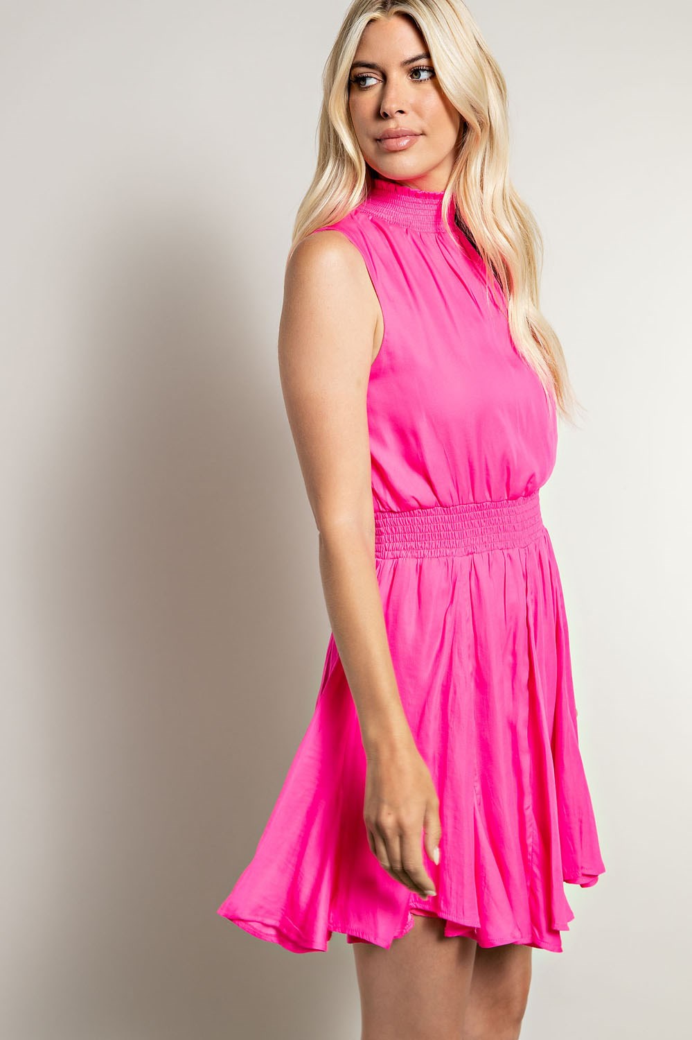 Vestido halter con elástico en cintura