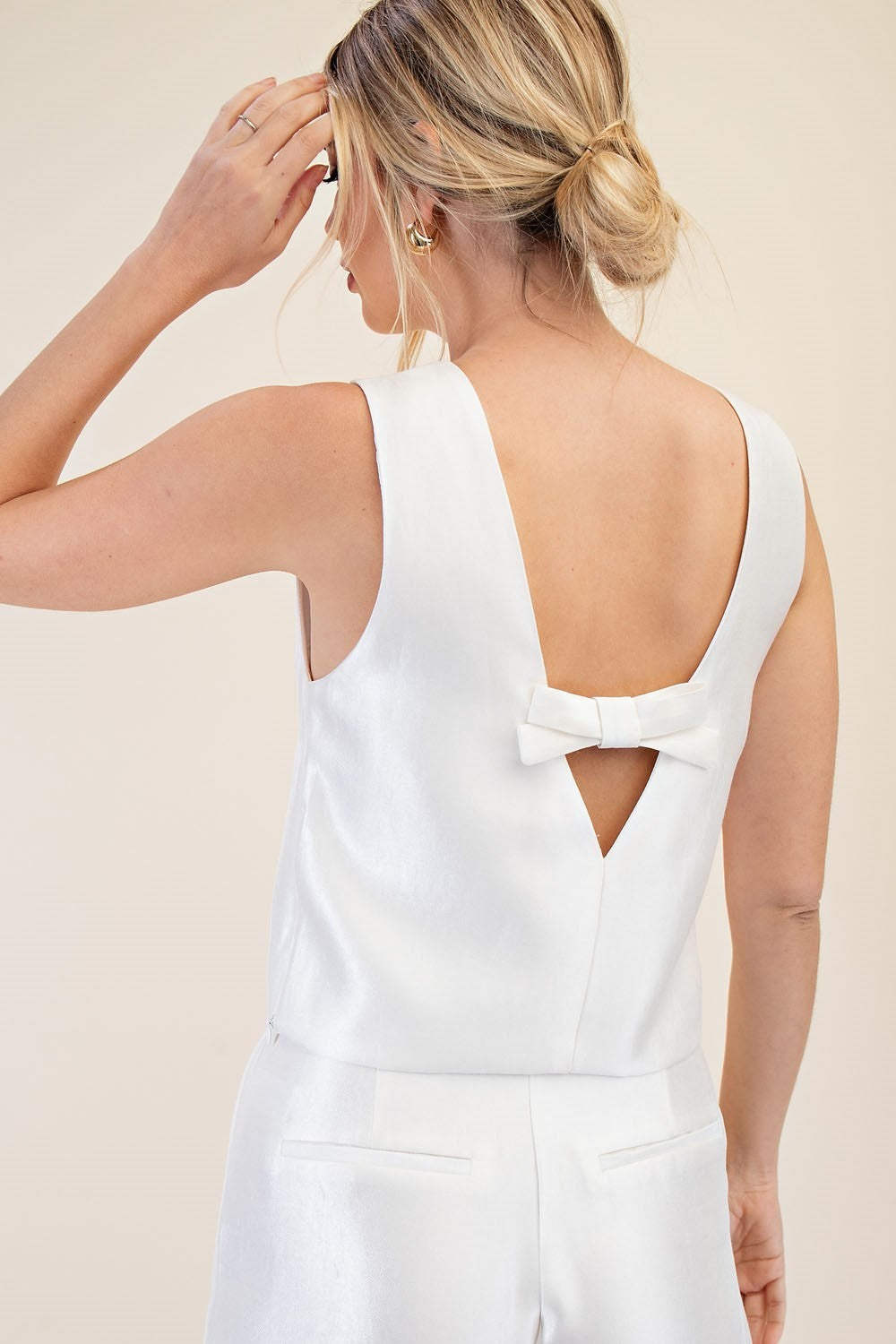 Blusa con moño en espalda blanca