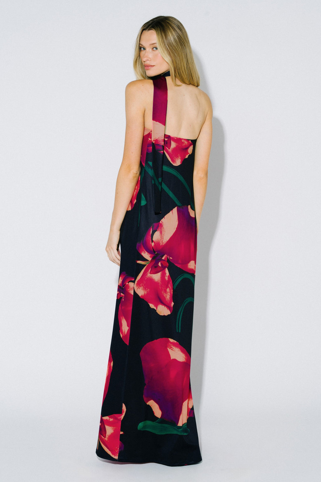 VESTIDO STRAPLE DE LICRA CON FLORES GRANDES