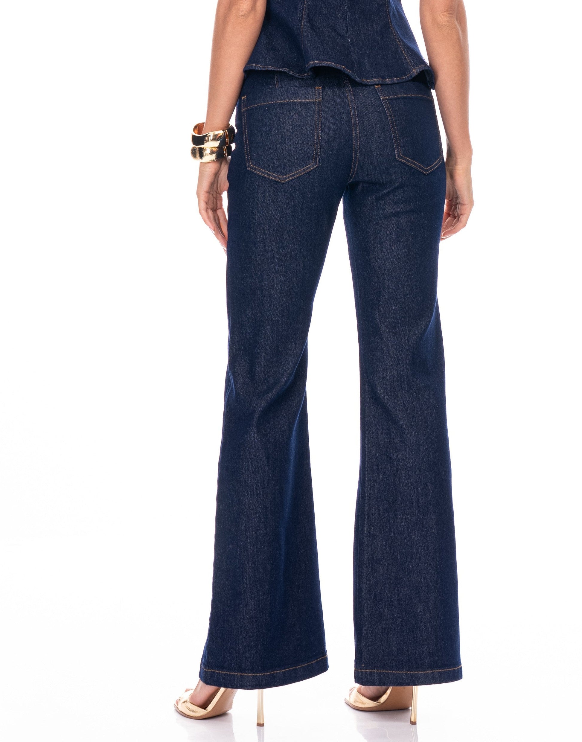 JEANS OSCUROS RECTOS CON LINEA CENTRAL