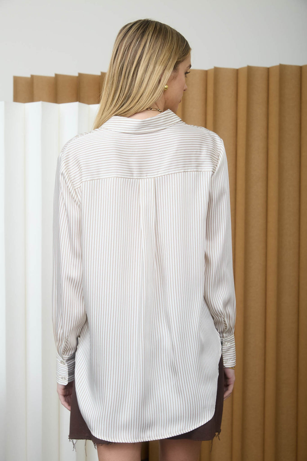 CAMISA DE BOTONES CON RAYAS CAFE Y BEIGE