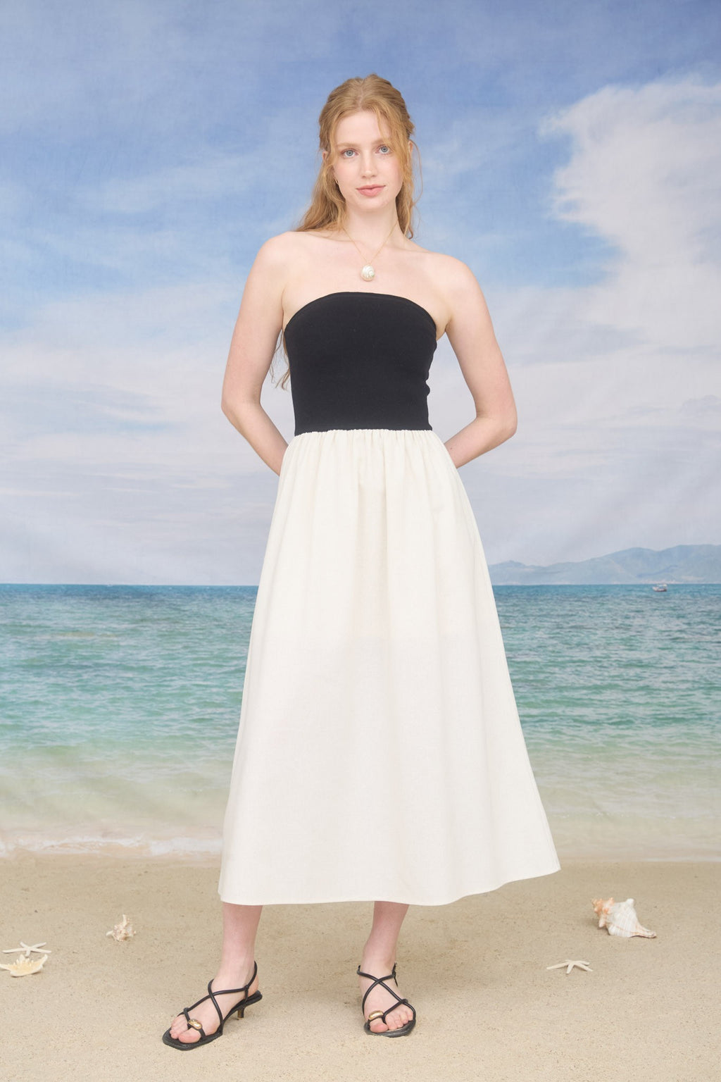 VESTIDO STRAPLE TOP NEGRO FALDA ARENA