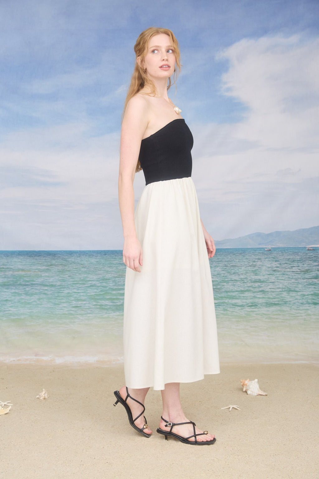 VESTIDO STRAPLE TOP NEGRO FALDA ARENA