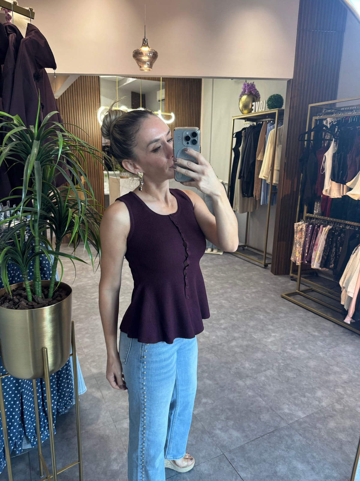 BLUSA BURGUNDY DE PUNTO SIN MANGA