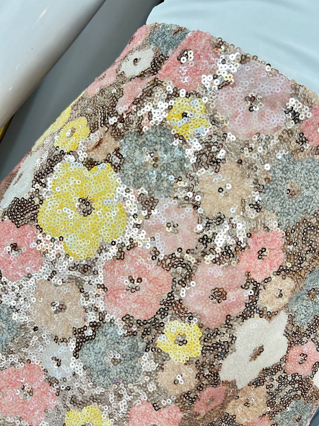 FALDA CORTA DE FLORES BORDADA