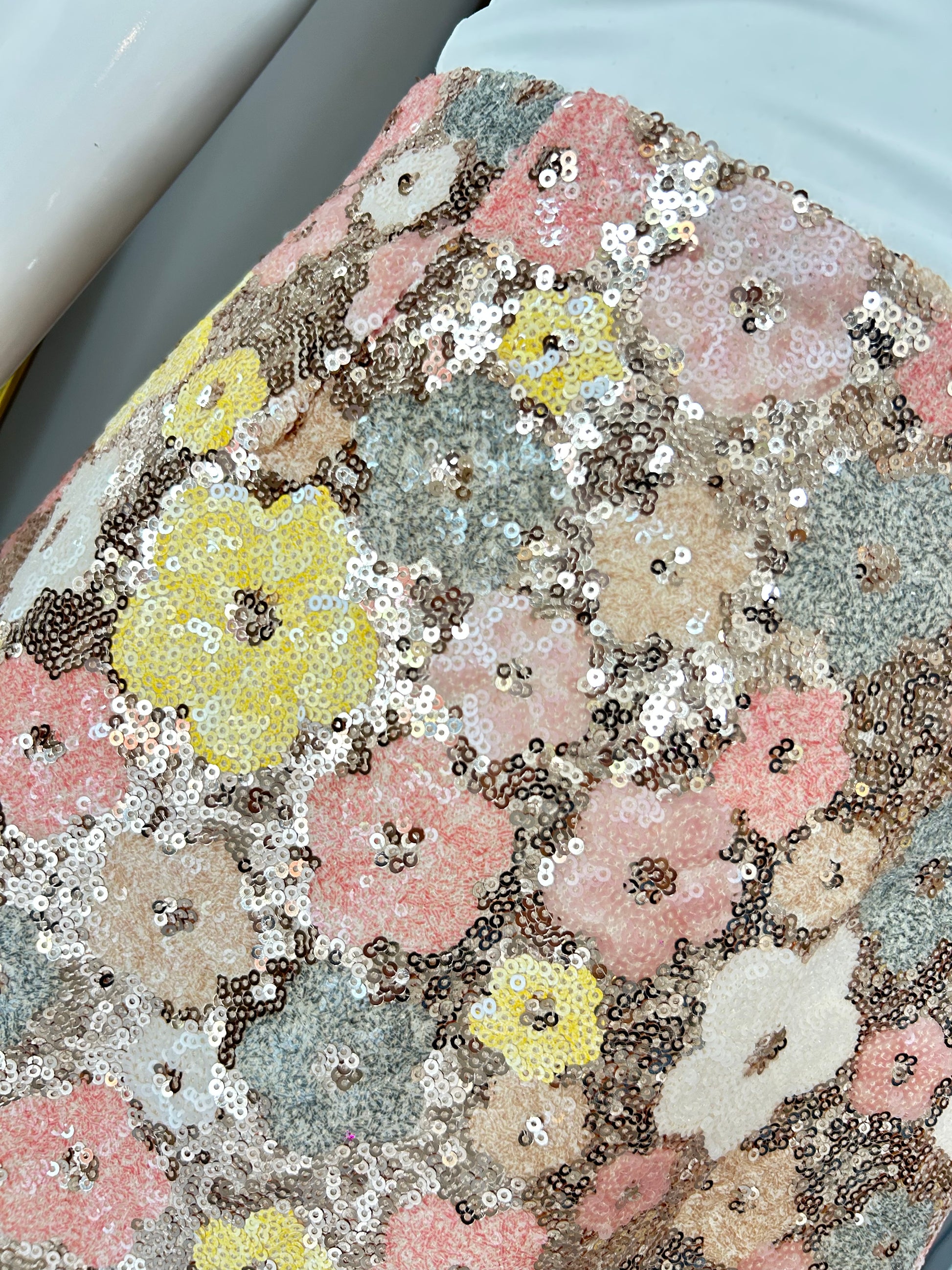 FALDA CORTA DE FLORES BORDADA
