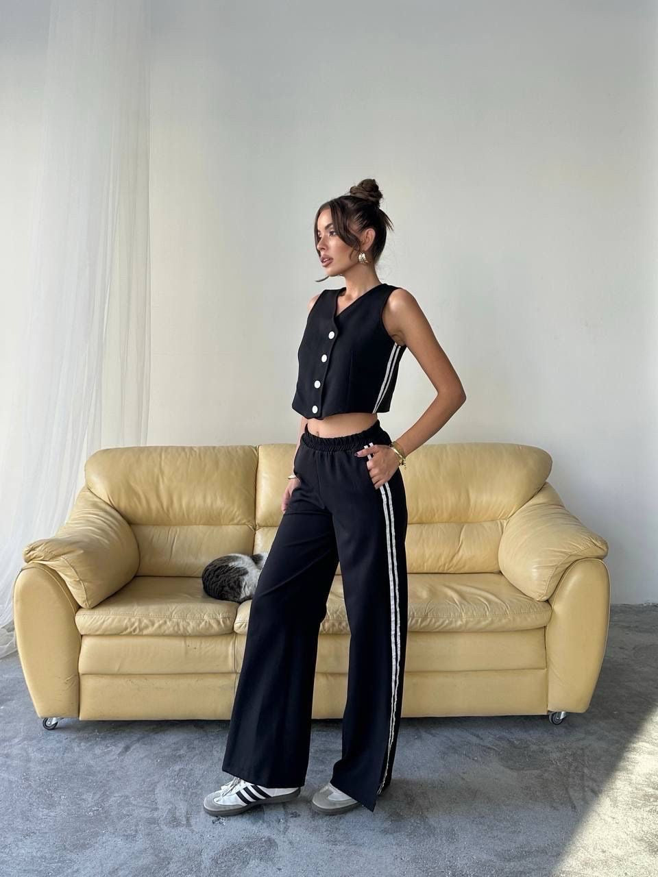 Set de pantalón y chaleco con rayas en los costados