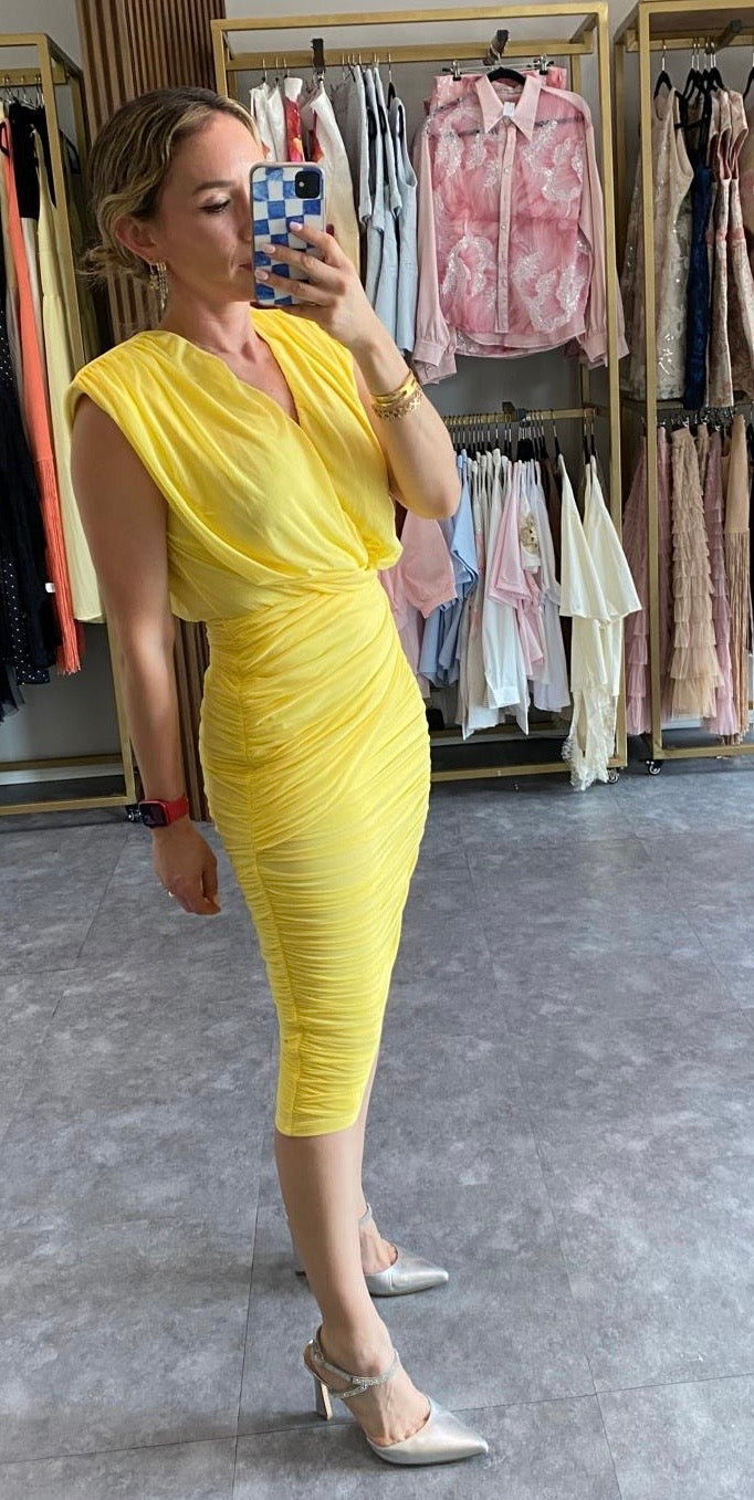 VESTIDO MIDI MESH DE HOMBRERAS AMARILLO