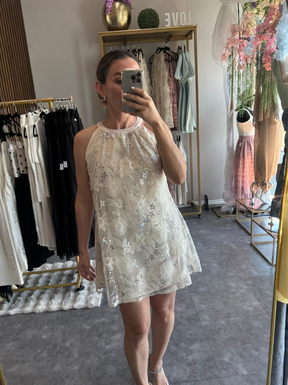 VESTIDO CORTO BLANCO BORDADO