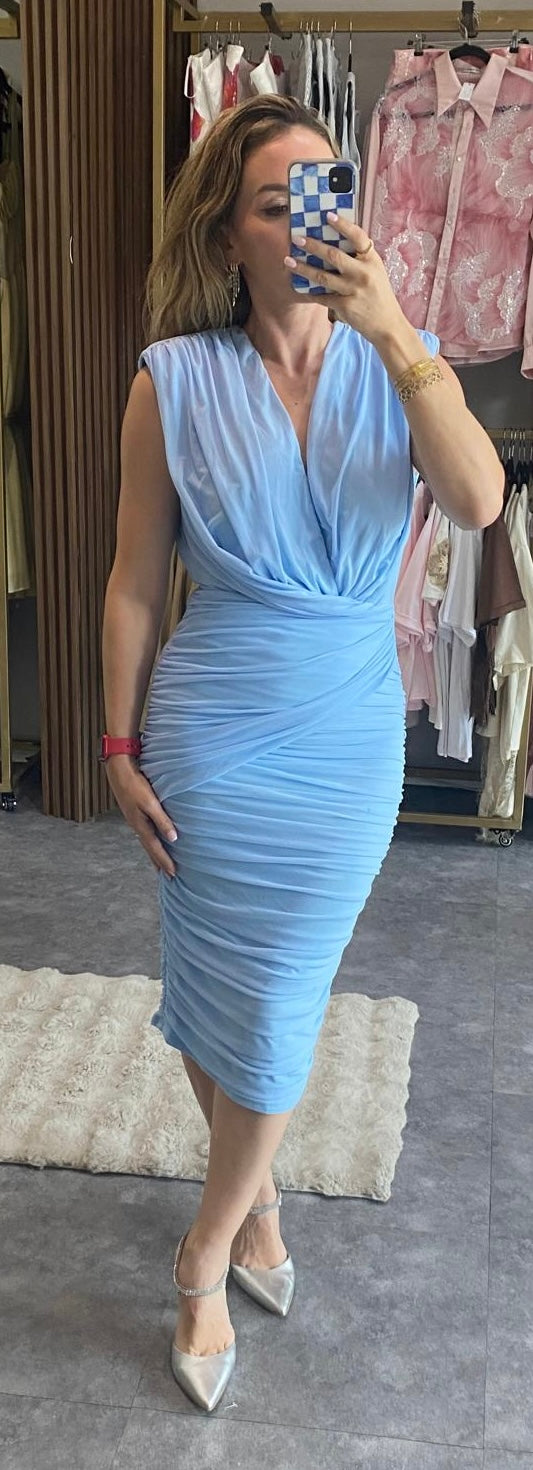 VESTIDO MIDI MESH DE HOMBRERAS CELESTE
