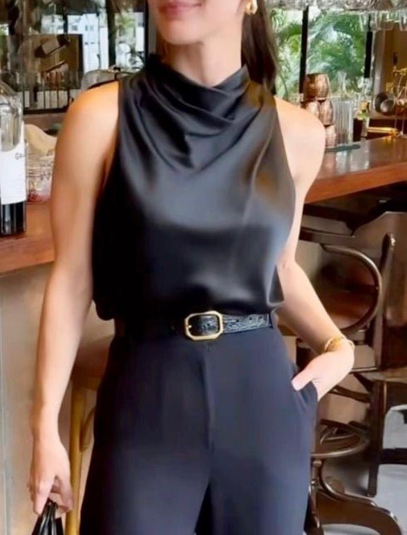 TOP DE SATIN CON CUELLO ALTO CAIDO
