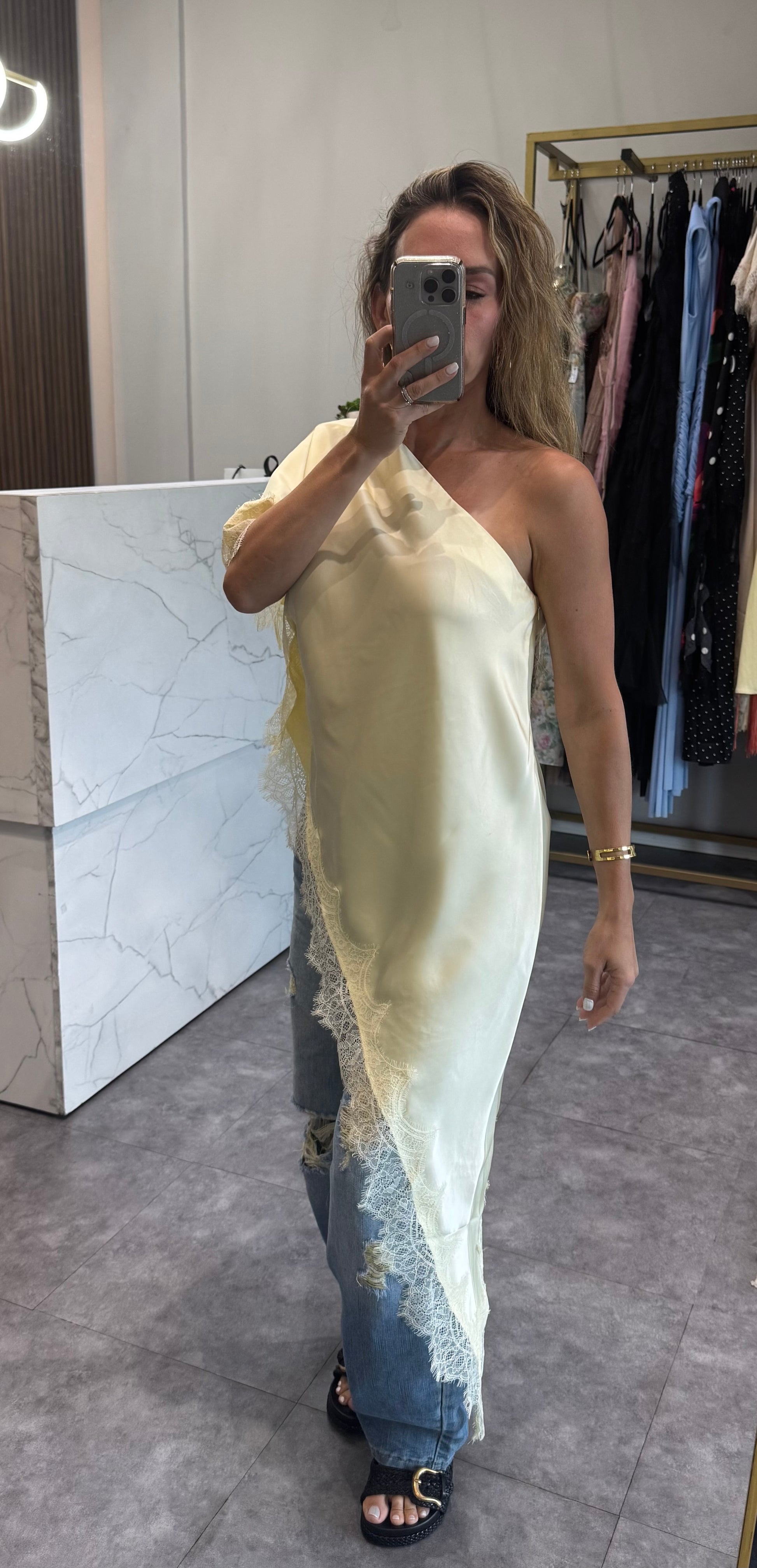 BLUSA DE SATIN LARGA AMARILLA