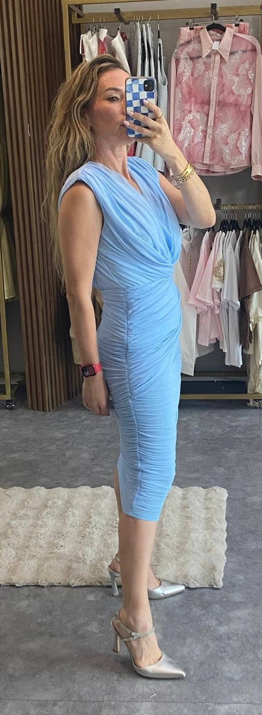 VESTIDO MIDI MESH DE HOMBRERAS CELESTE