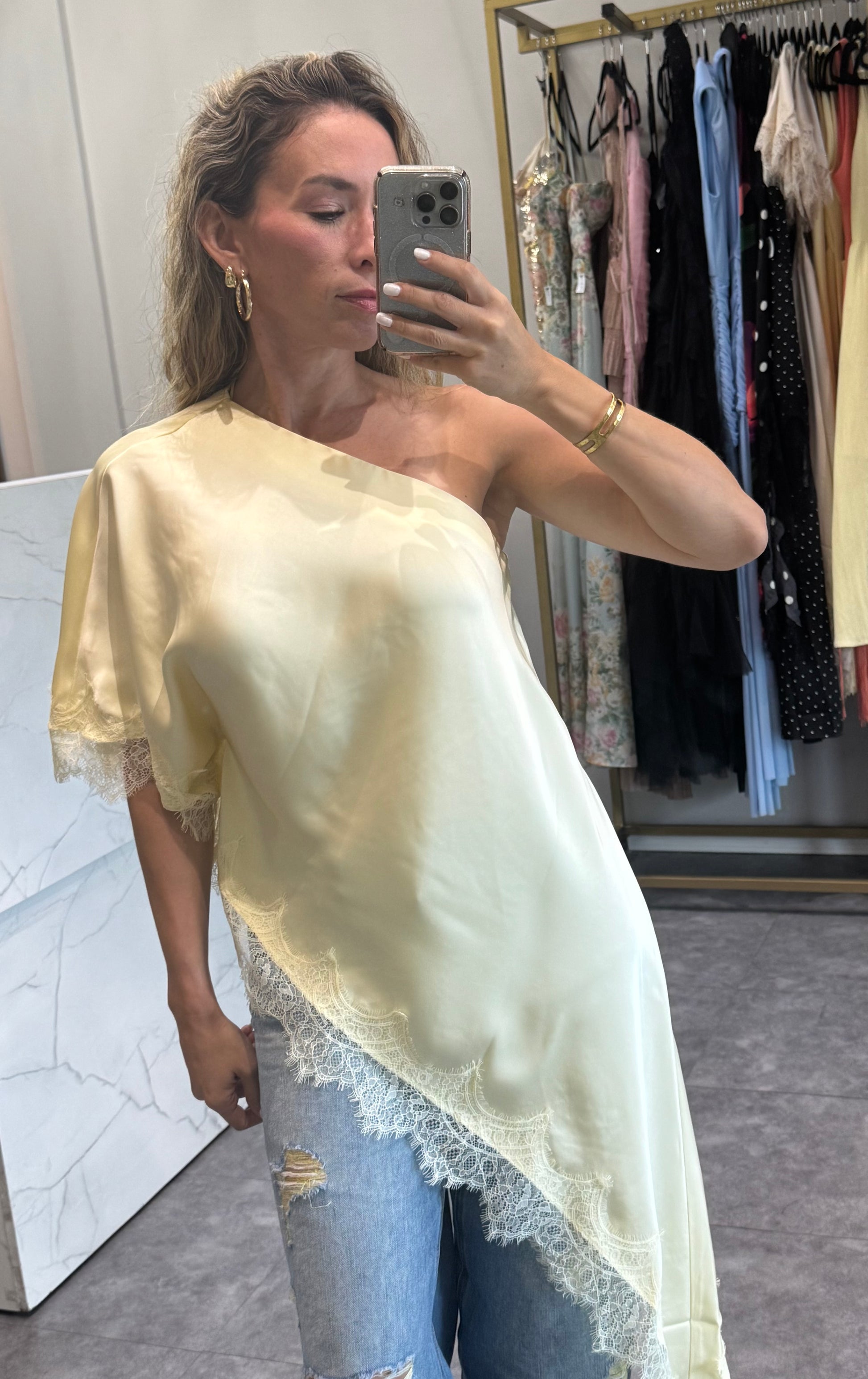 BLUSA DE SATIN LARGA AMARILLA