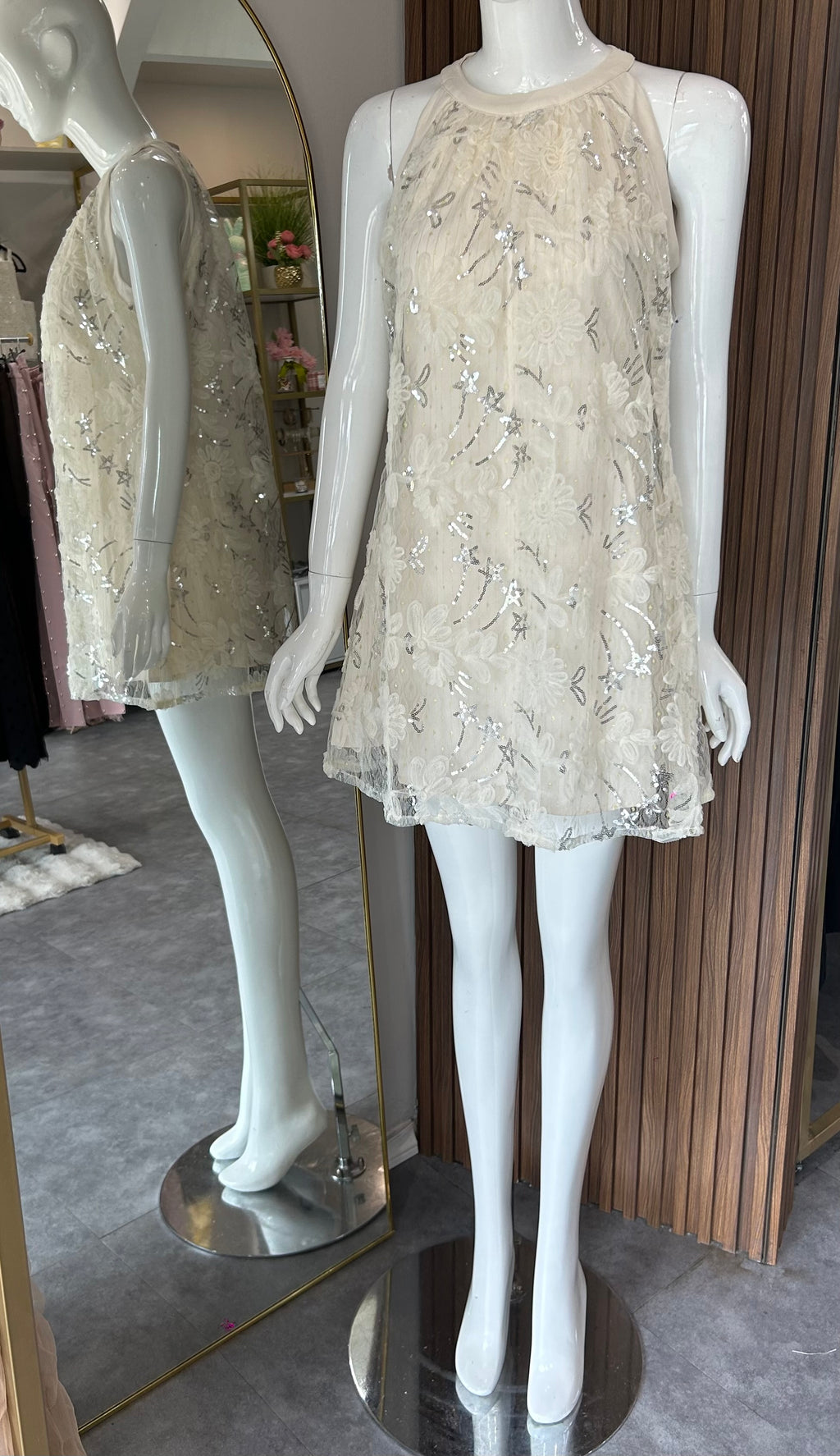 VESTIDO CORTO BLANCO BORDADO