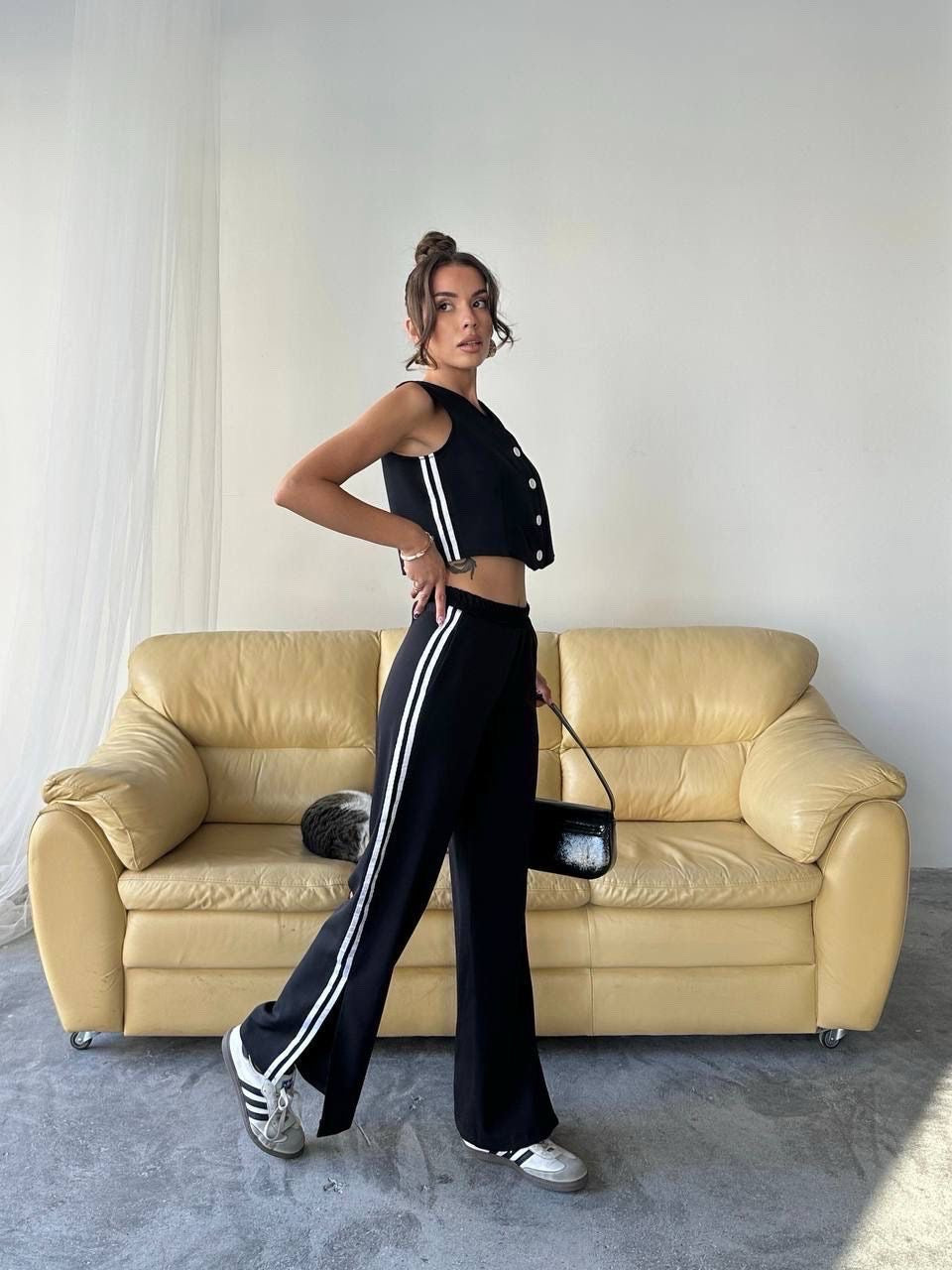 Set de pantalón y chaleco con rayas en los costados