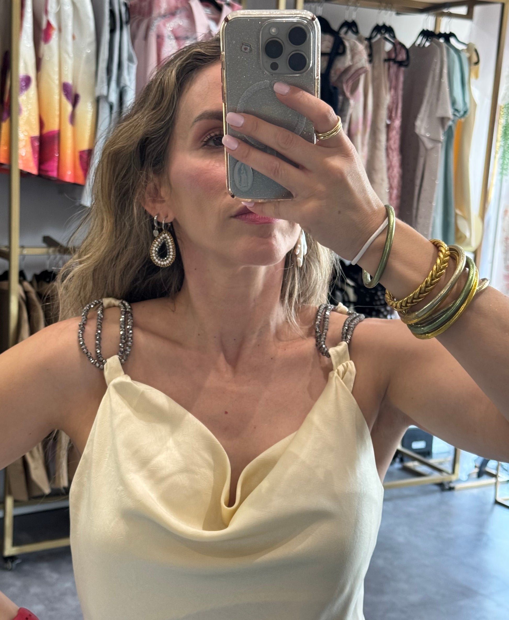 BLUSA SATIN CON PIEDRAS EN TIRANTE BEIGE
