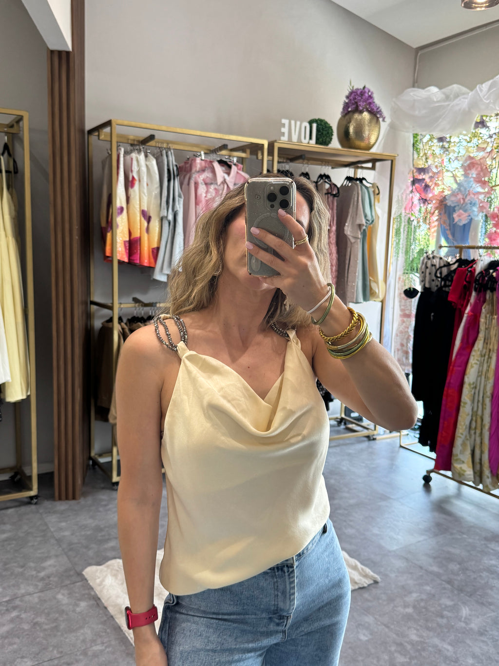 BLUSA SATIN CON PIEDRAS EN TIRANTE BEIGE
