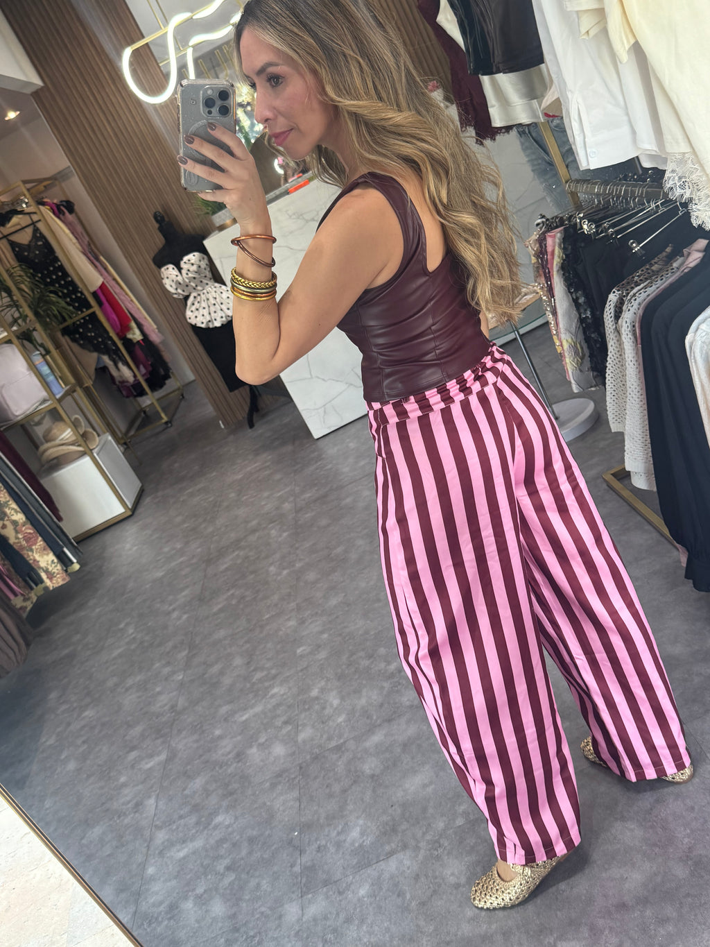 PANTALON ROSA CON VINO DE RAYAS