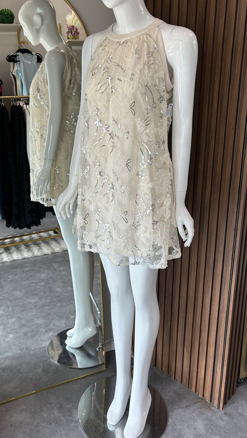 VESTIDO CORTO BLANCO BORDADO