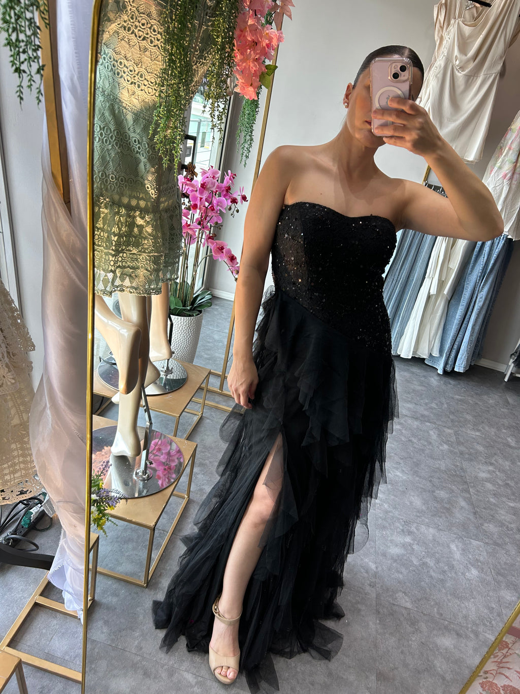 VESTIDO BORDADO CON OLANES