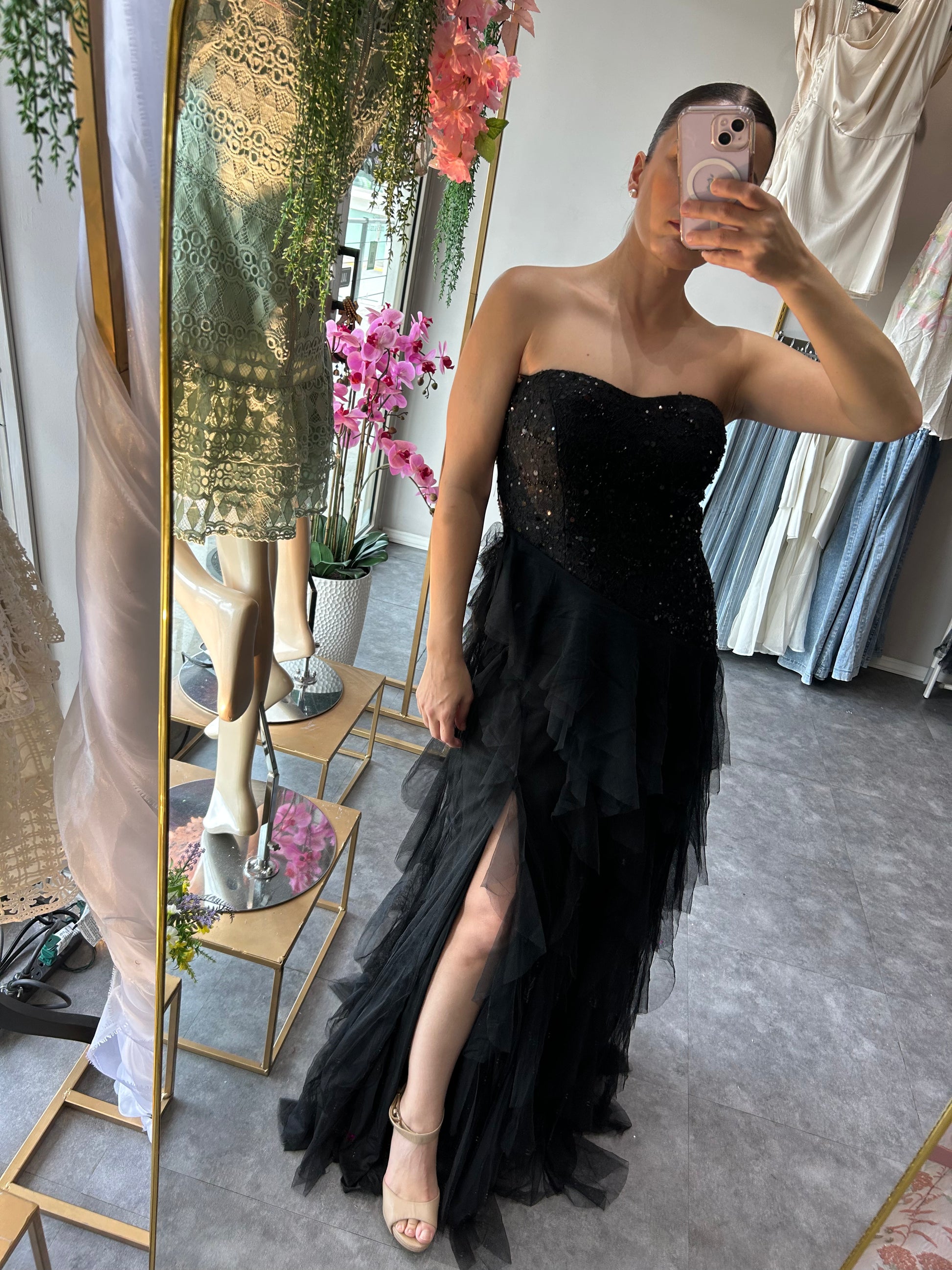 VESTIDO BORDADO CON OLANES