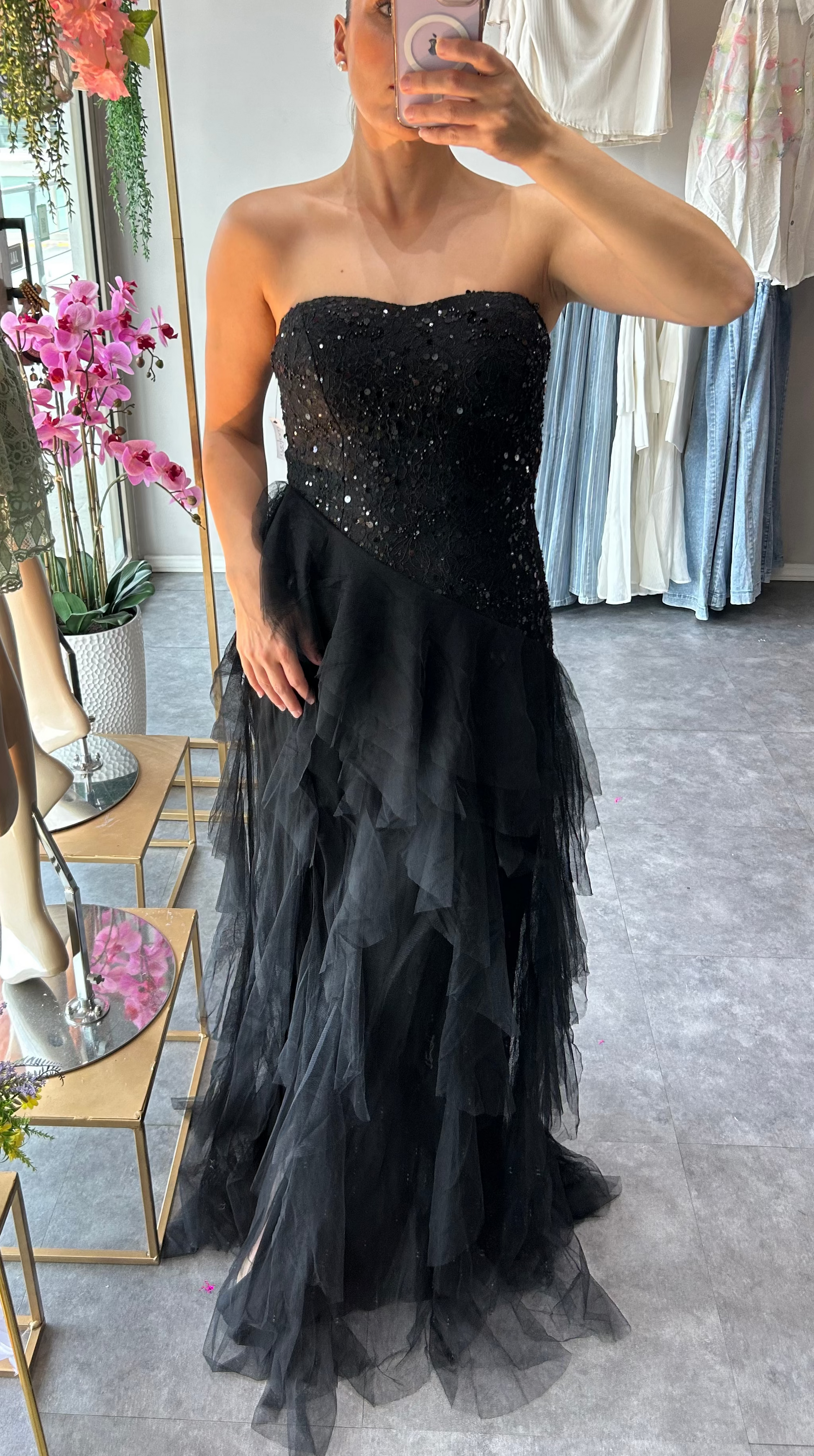 VESTIDO BORDADO CON OLANES