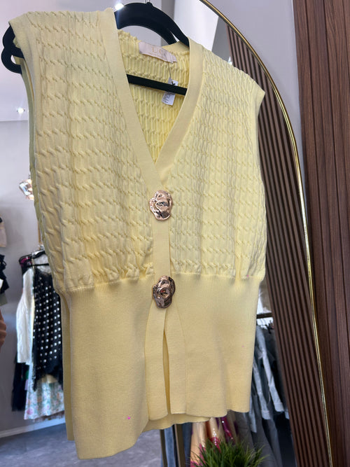 BLUSA CHALECO AMARILLO CON BOTONES DORADOS