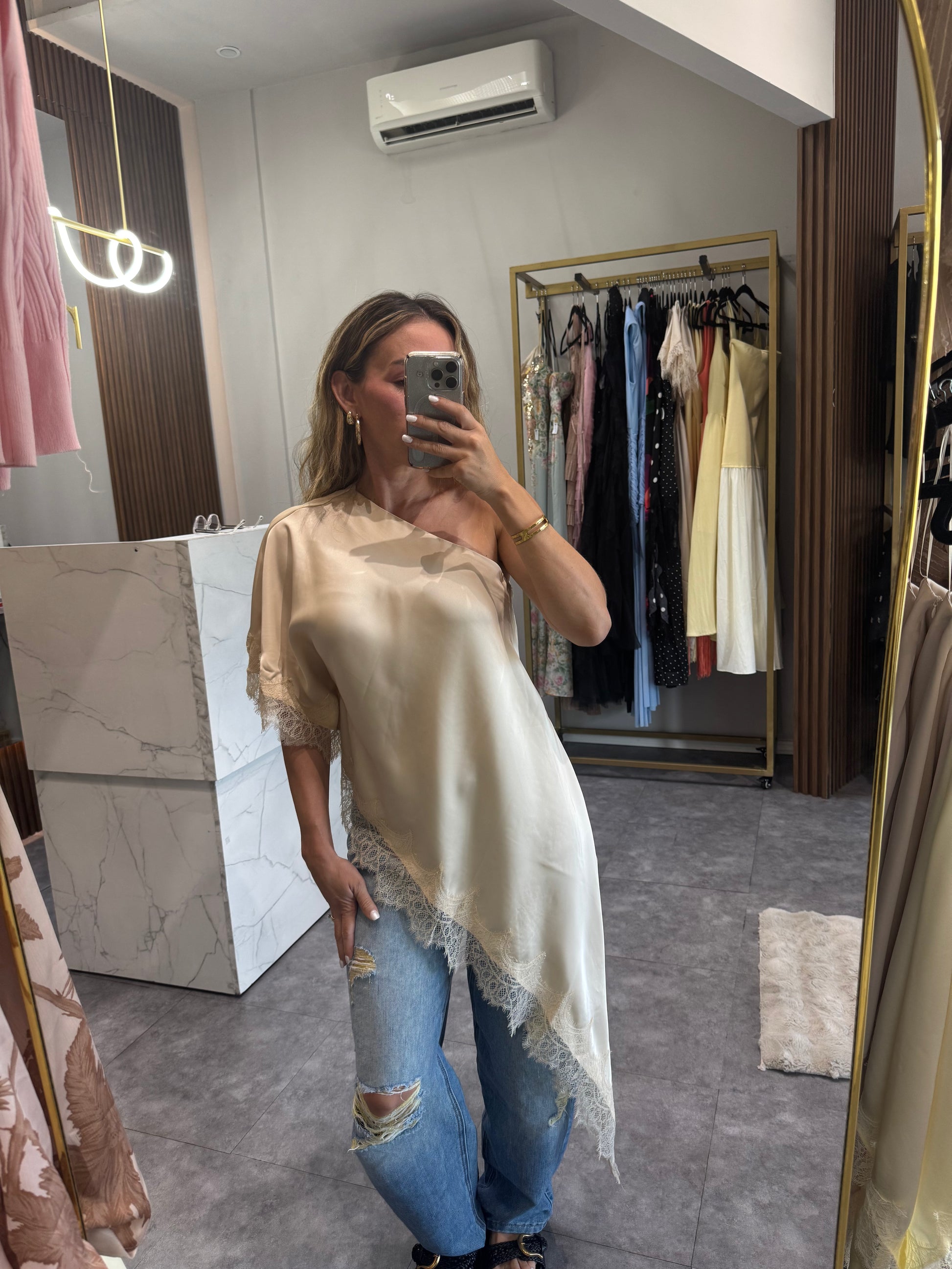 BLUSA DE SATIN LARGA BEIGE