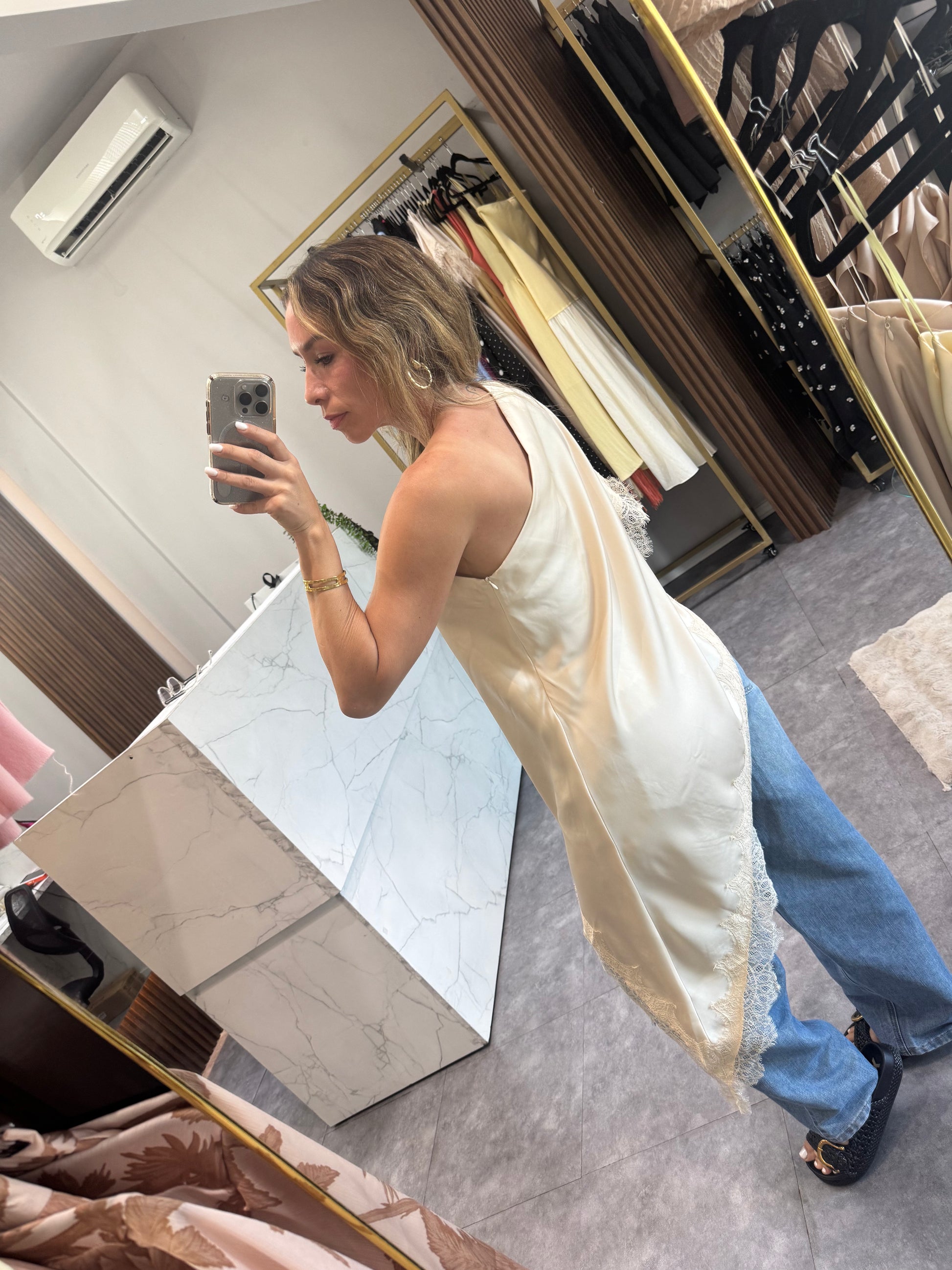 BLUSA DE SATIN LARGA BEIGE