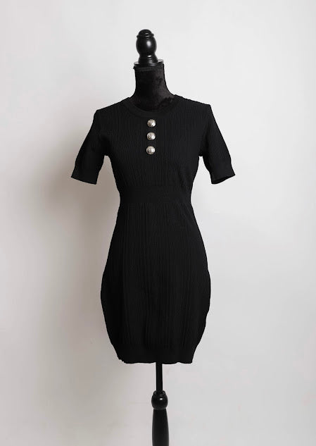 Vestido corto con botones plateados al frente
