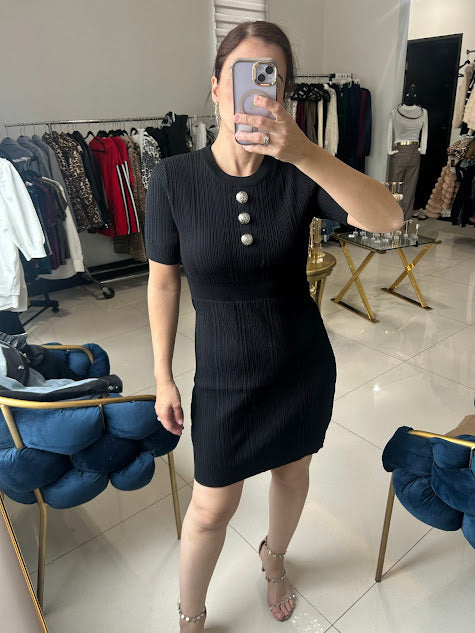 Vestido corto con botones plateados al frente