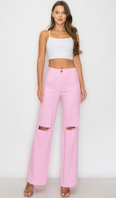 Jeans rosa con rodilla rota