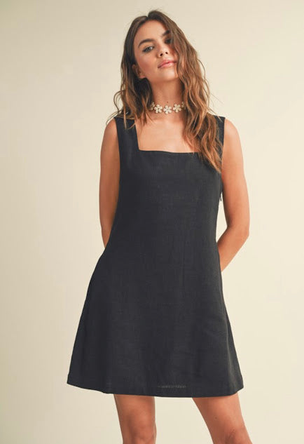 Vestido corto cuello cuadrado de lino