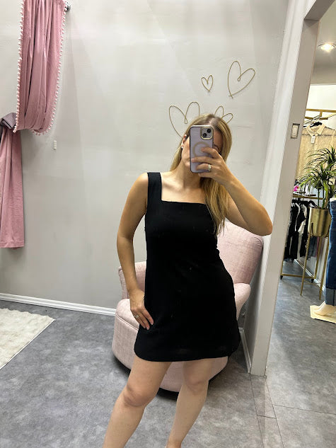 Vestido corto cuello cuadrado de lino