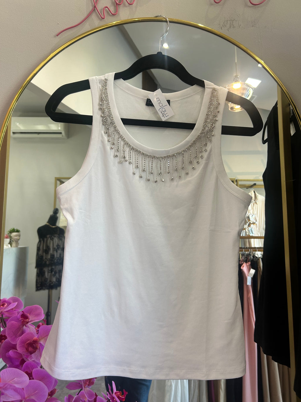 Blusa con piedras en cuello