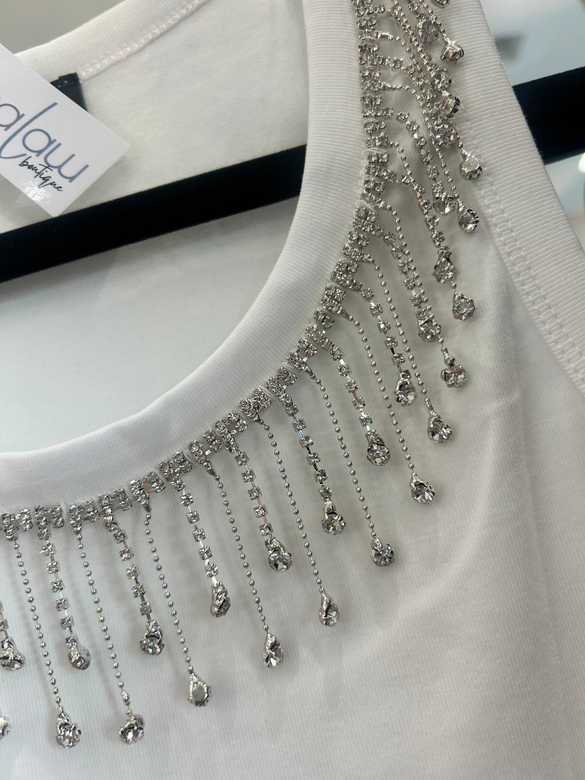Blusa con piedras en cuello