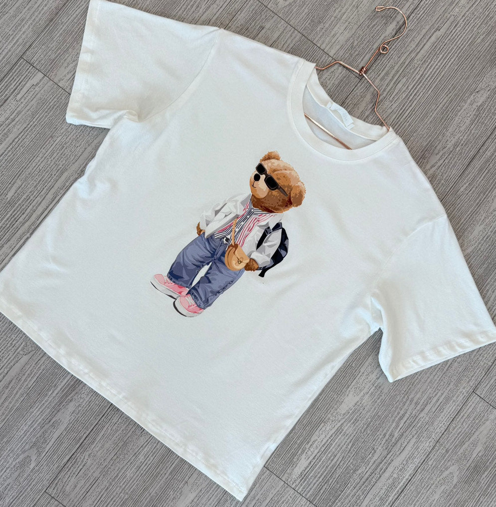 Playera de Oso con tenis rosas