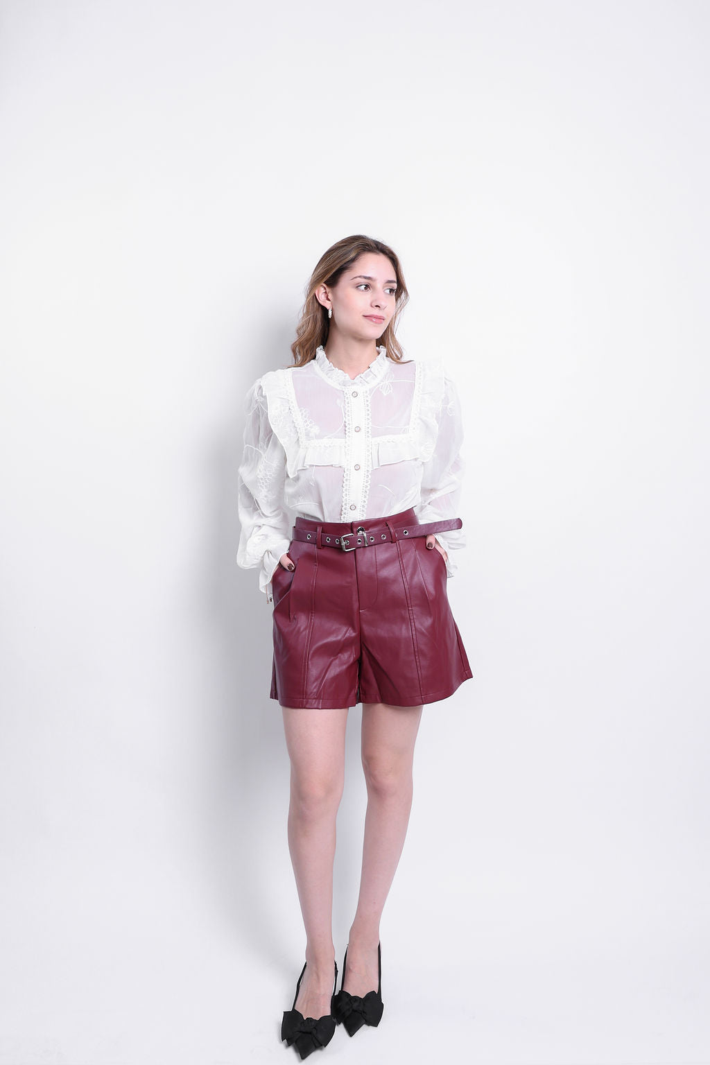 Shorts de vinipiel con cinto