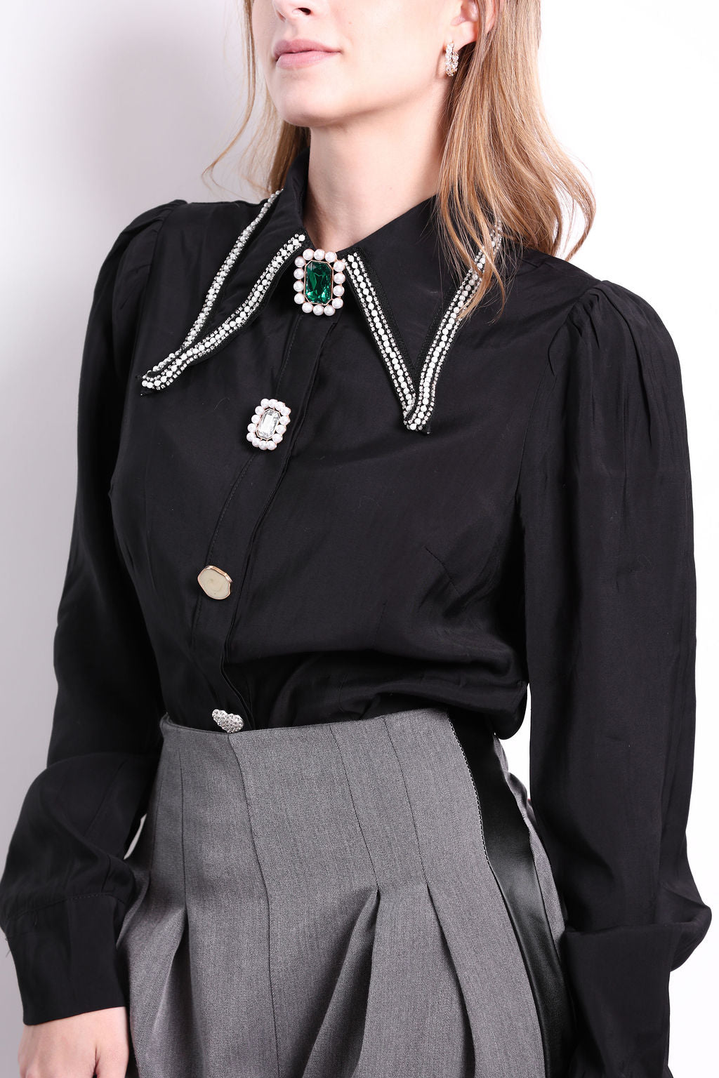 CAMISA PEDRERIA EN CUELLO Y BOTONES