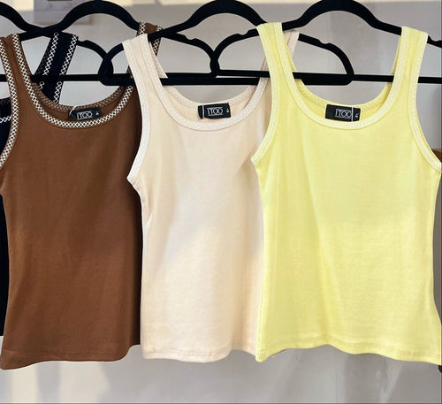 Blusa básica con puntadas