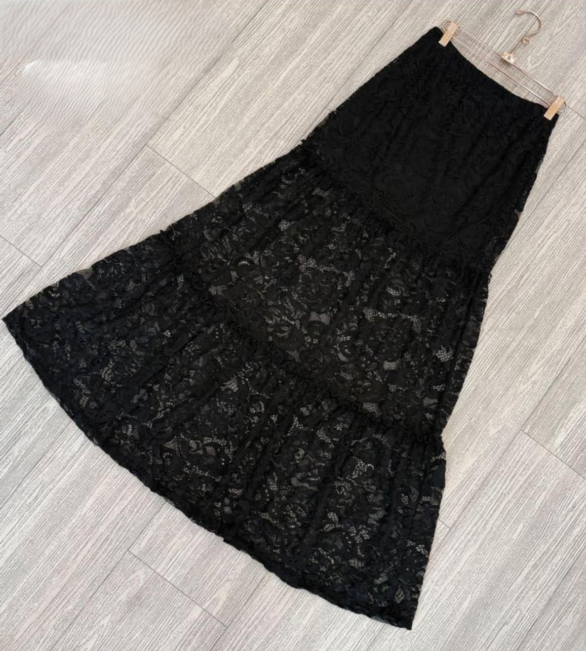 Falda larga de encaje negro