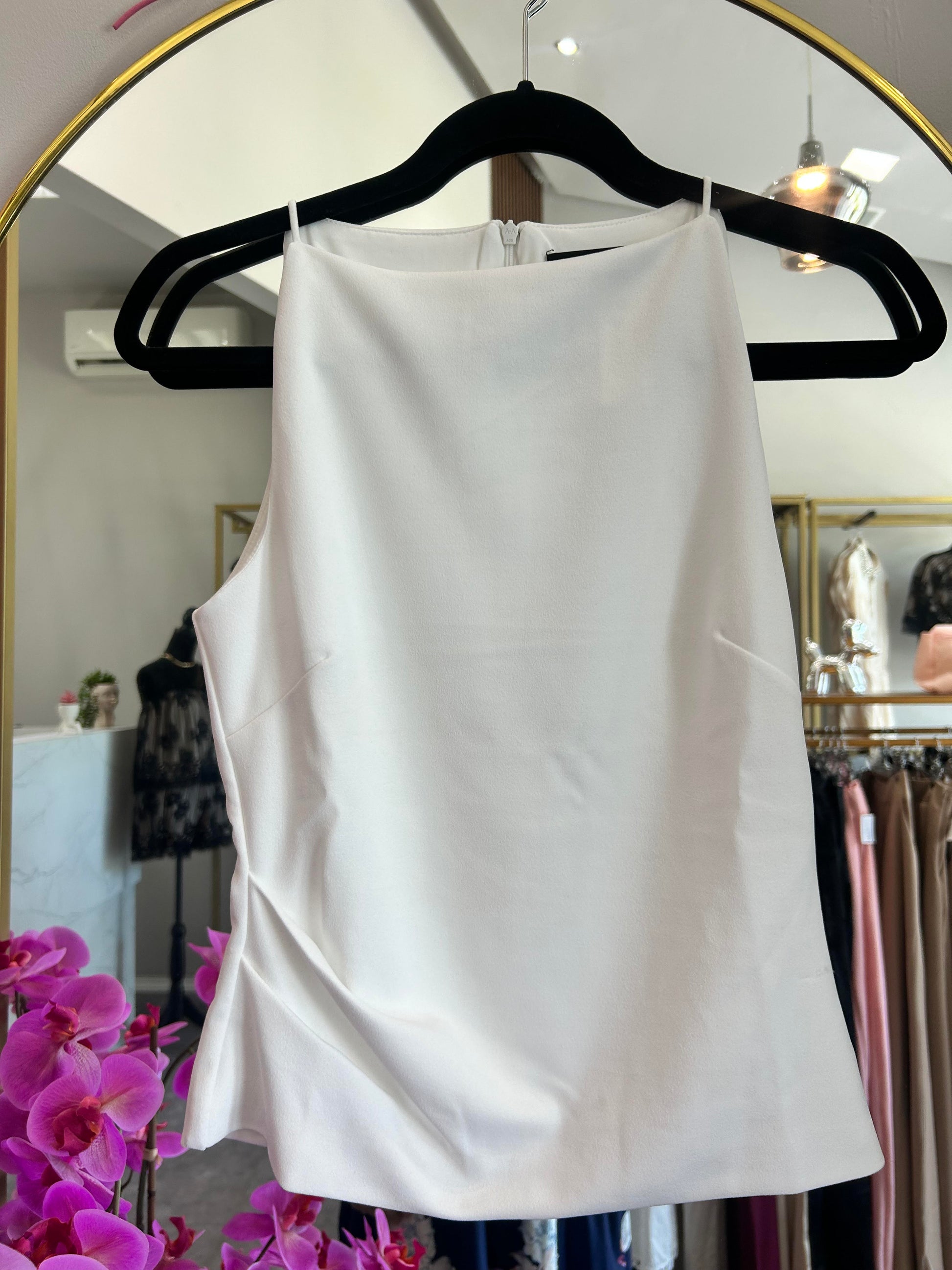 Blusa escote al cuello cuadrado lisa